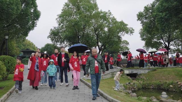 人介绍, 此刻便将满, 汴河街和洞 人介绍, 此刻便将满, 汴河街和洞